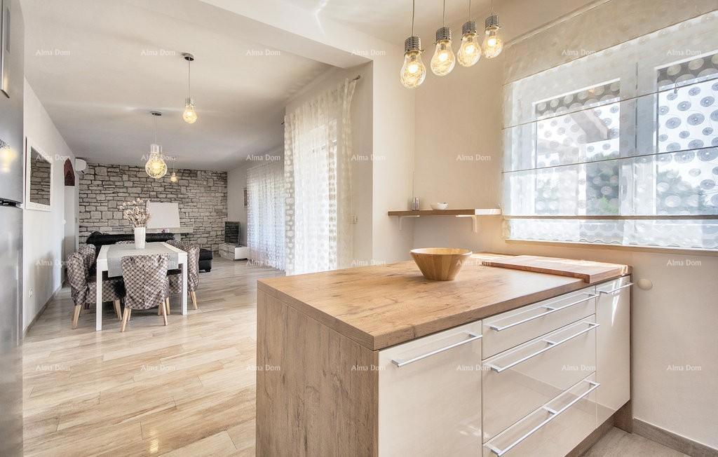 Premantura, samostoječa hiša s 5 spalnic. Bližina morja.