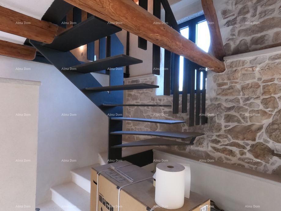 Kamnita Hiša na Prodajo