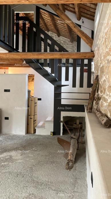 Kamnita Hiša na Prodajo