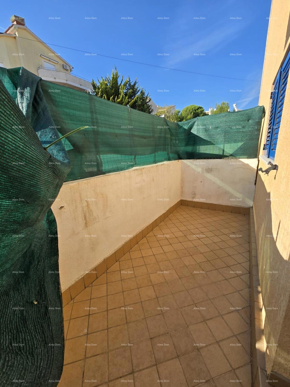 Stan 500 m od morja v Premanturi, idealen za počitek ali stalno bivanje