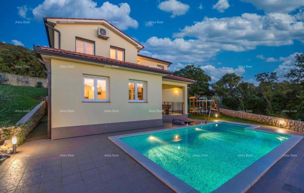 Počitniška hiša z bazenom in velikim vrtom