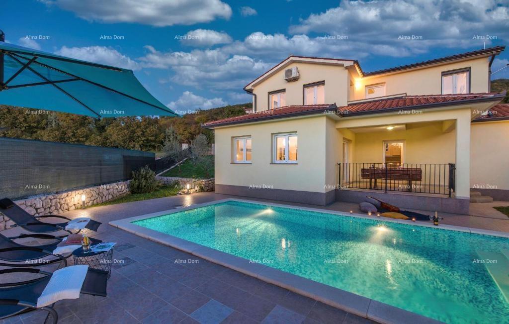 Počitniška hiša z bazenom in velikim vrtom