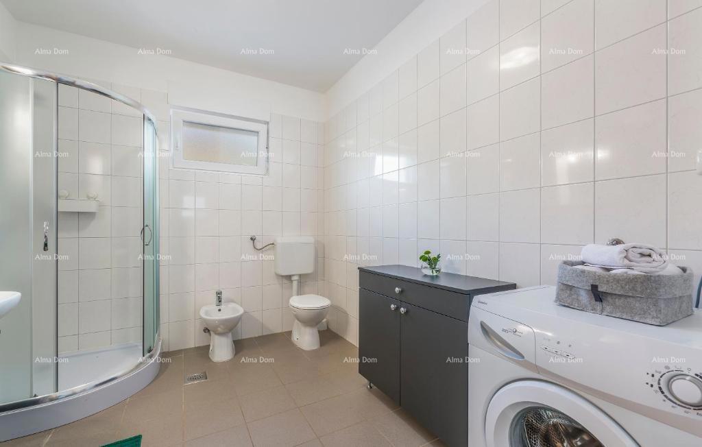 Počitniška hiša z bazenom in velikim vrtom