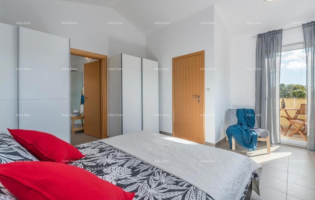 Počitniška hiša z bazenom in velikim vrtom