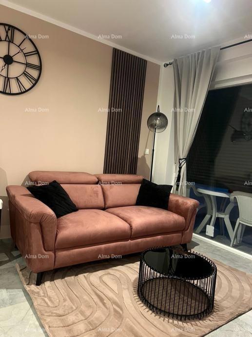 Prodaja - opremljen stan s parkirnim mestom v bližini centra, Pula!