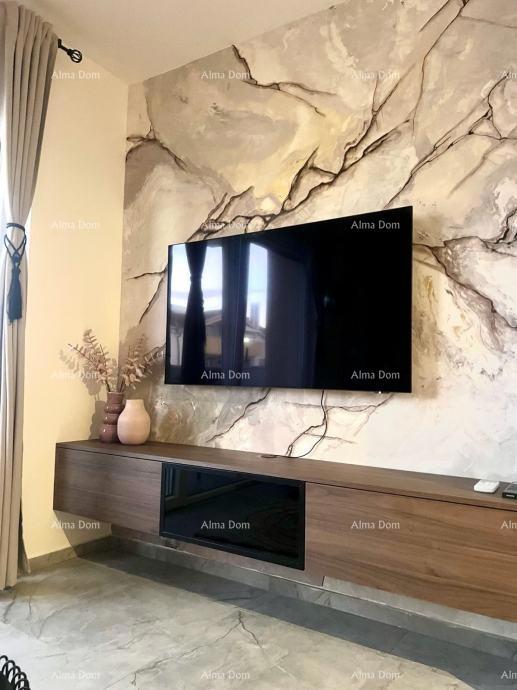 Prodaja - opremljen stan s parkirnim mestom v bližini centra, Pula!