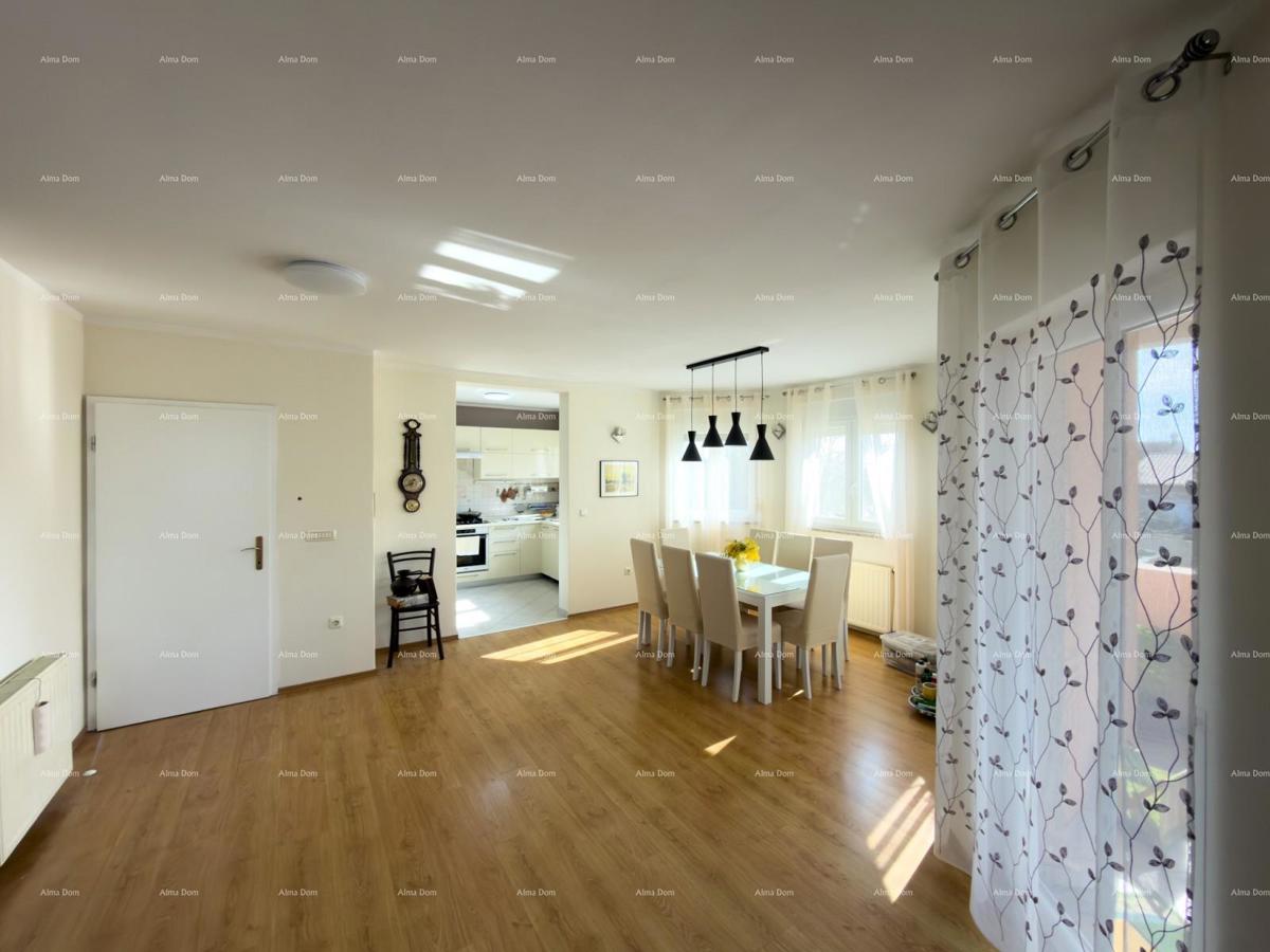 The translation of "Kuća sa dva stana" to Slovenian is "Hiša z dvema stanovanjem."