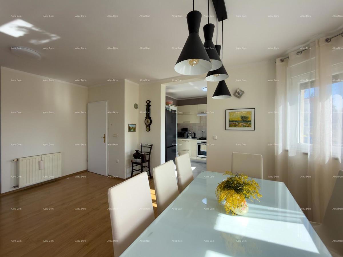 The translation of "Kuća sa dva stana" to Slovenian is "Hiša z dvema stanovanjem."