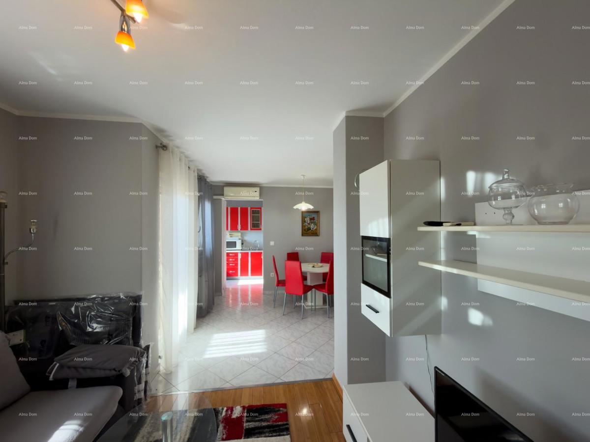 The translation of "Kuća sa dva stana" to Slovenian is "Hiša z dvema stanovanjem."