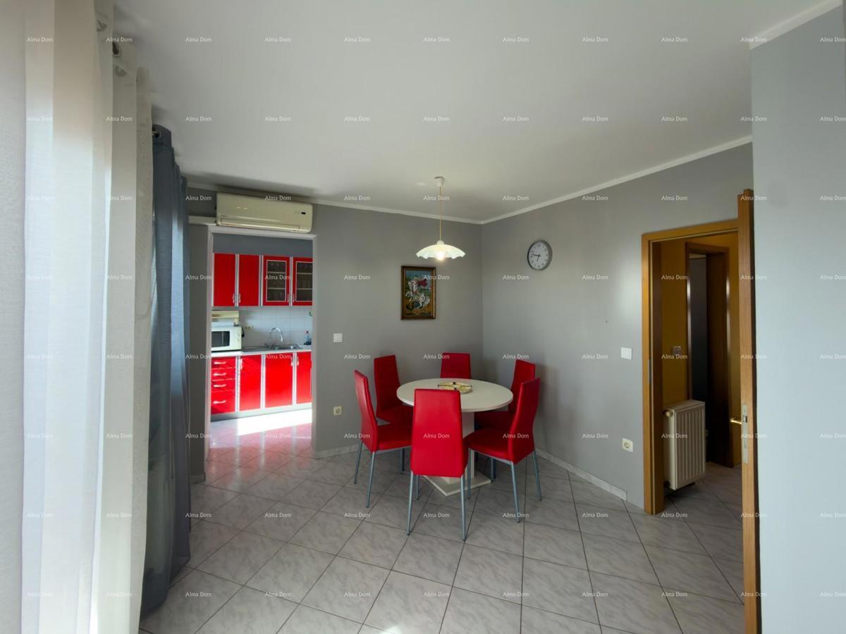 The translation of "Kuća sa dva stana" to Slovenian is "Hiša z dvema stanovanjem."