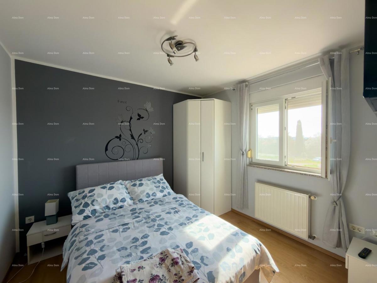 The translation of "Kuća sa dva stana" to Slovenian is "Hiša z dvema stanovanjem."