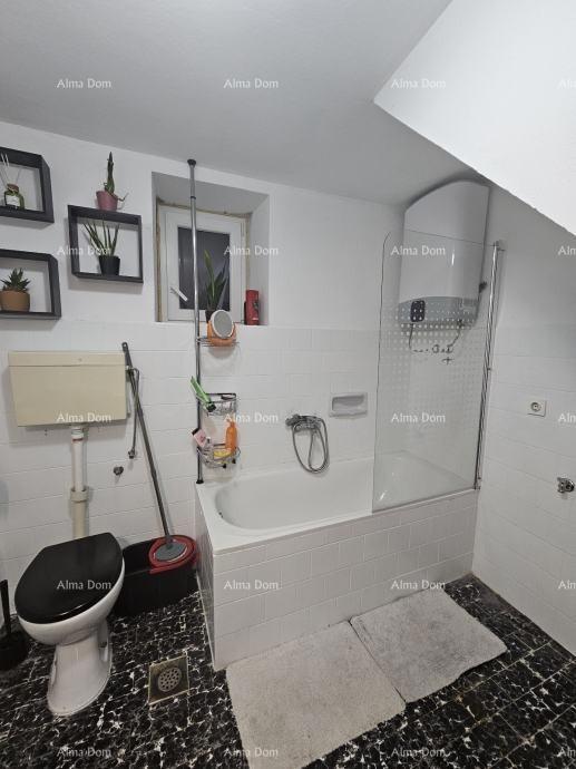 Barban – hiša z ograjenim dvoriščem