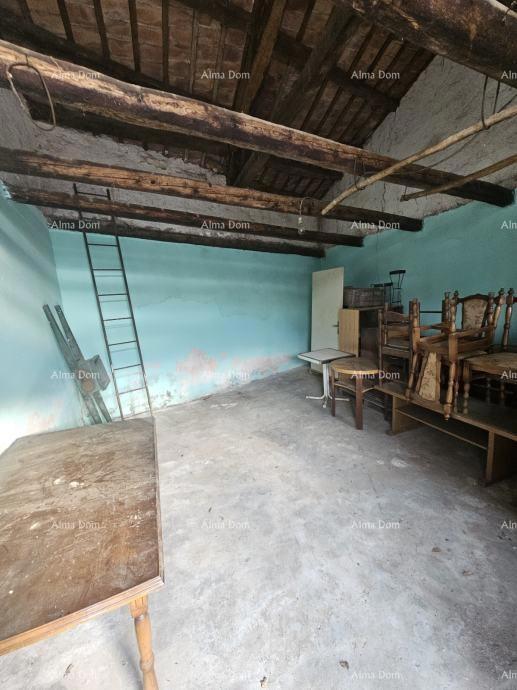 Barban – hiša z ograjenim dvoriščem