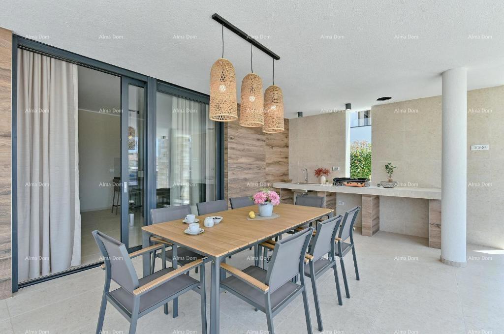 Fažana - Peroj - Čudovita vila s bazenom in pogledom na morje v bližini plaže