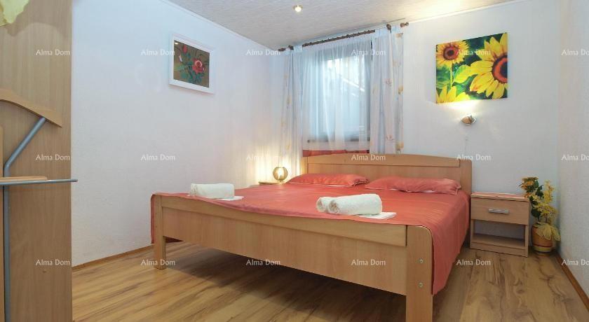 Hiša z dvema apartmajema, Medulin