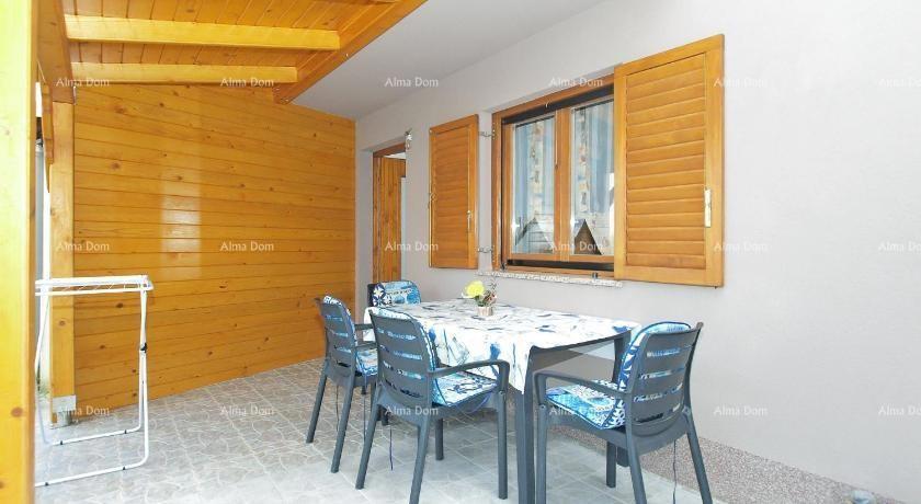 Hiša z dvema apartmajema, Medulin