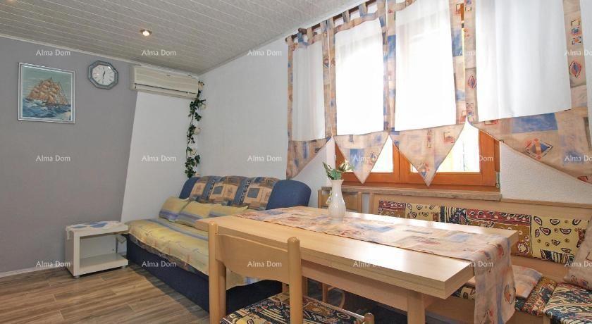 Hiša z dvema apartmajema, Medulin