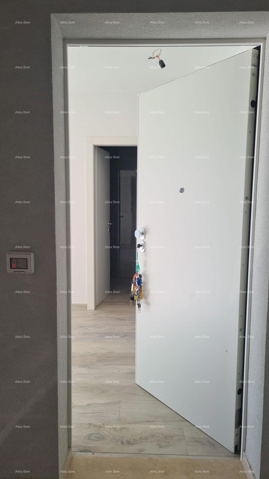 Moderen apartma v bloku D z dvema parkirnima mestoma, blizu Umaga!