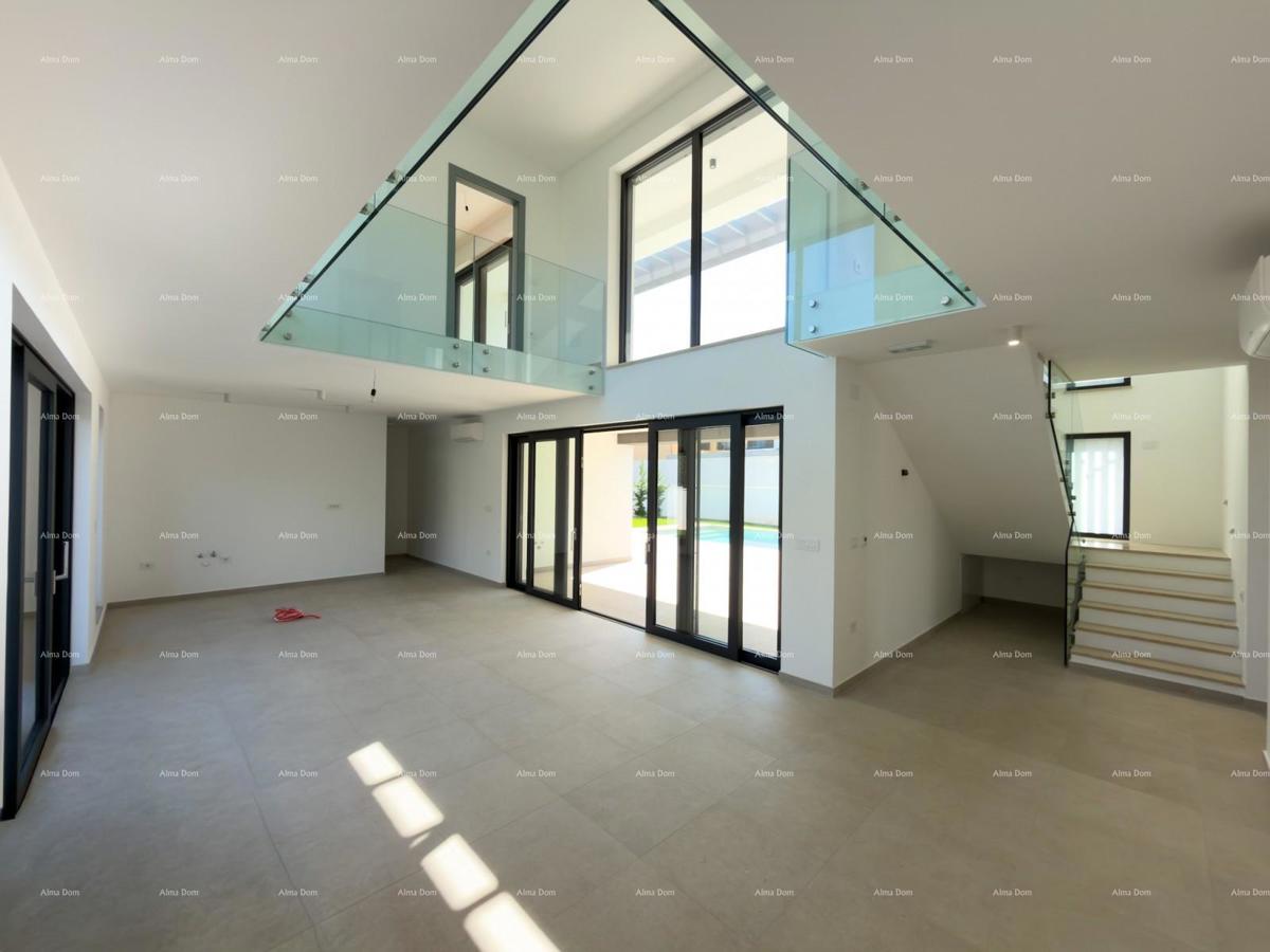 Nova moderna vila blizu morja!