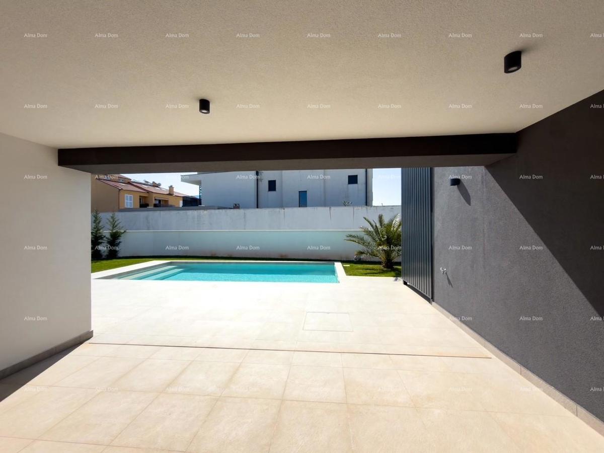 Nova moderna vila blizu morja!