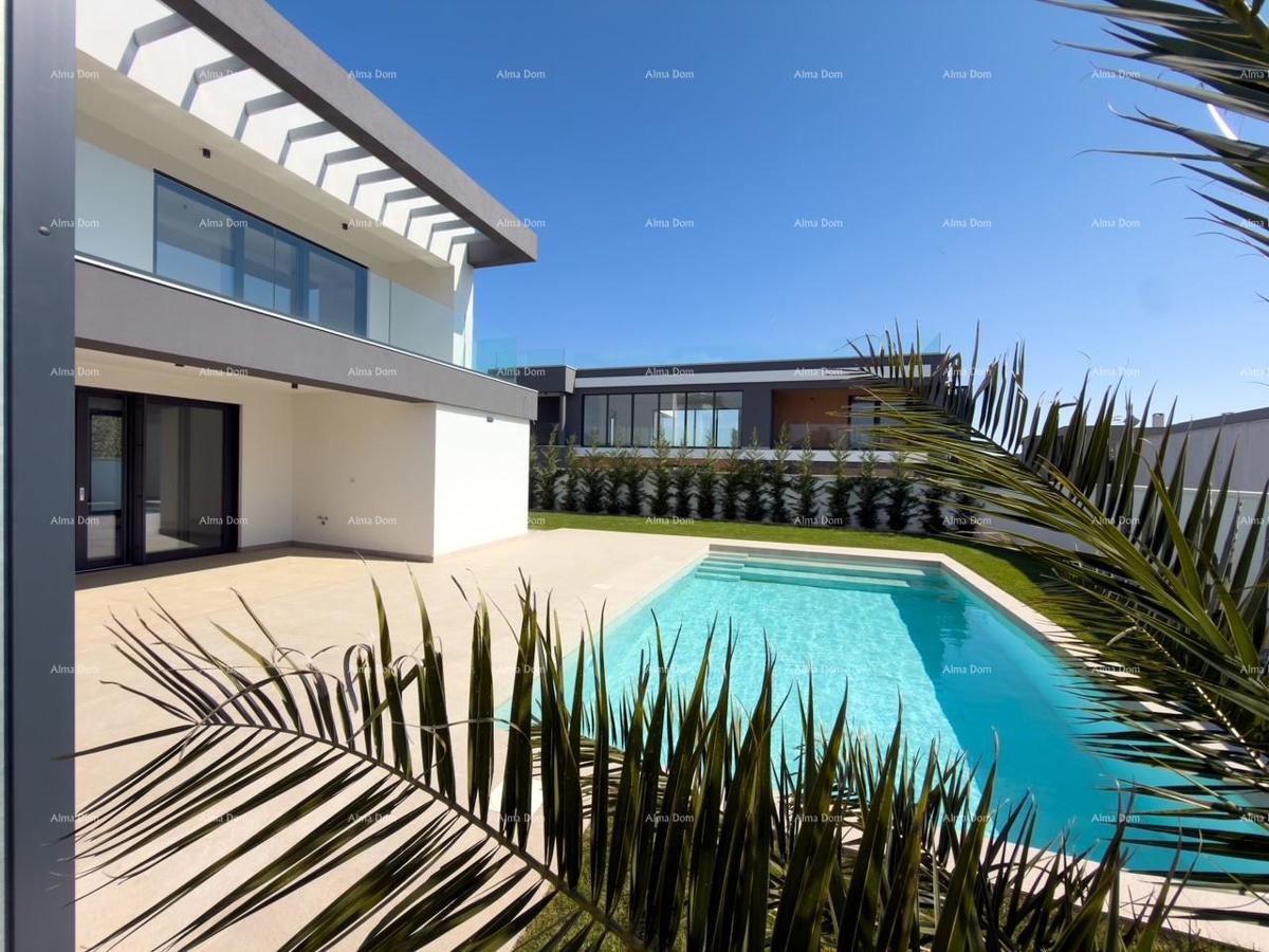 Nova moderna vila blizu morja!