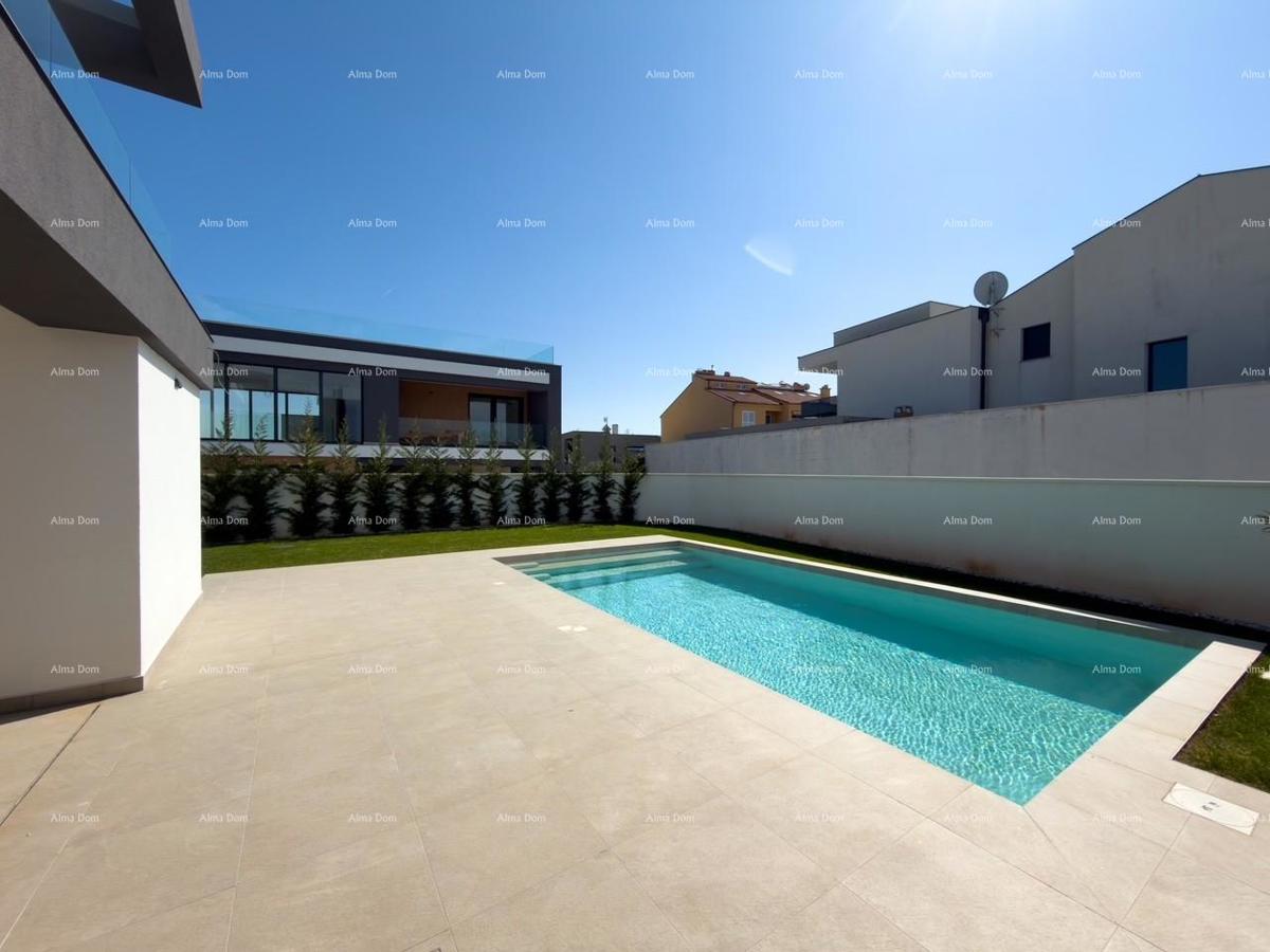 Nova moderna vila blizu morja!