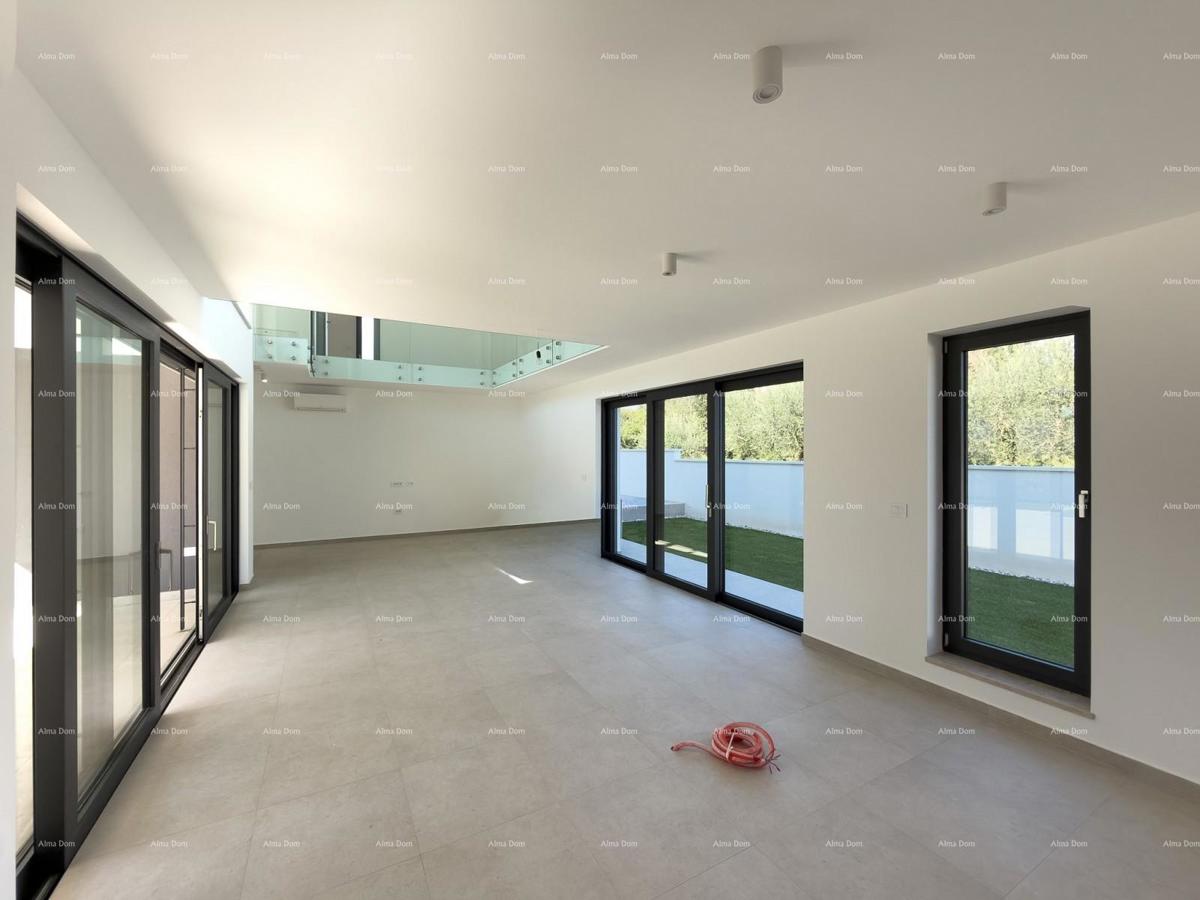 Nova moderna vila blizu morja!