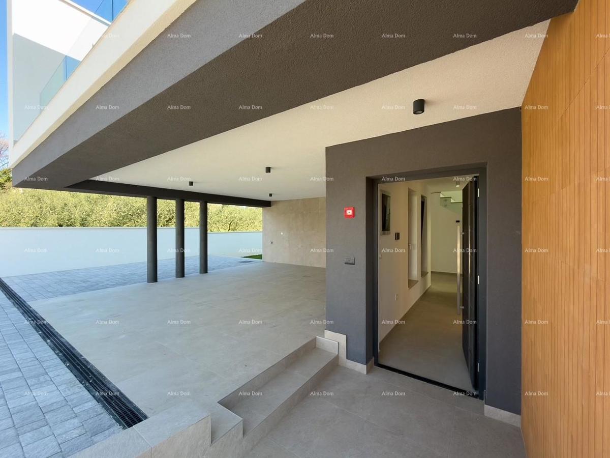 Nova moderna vila blizu morja!