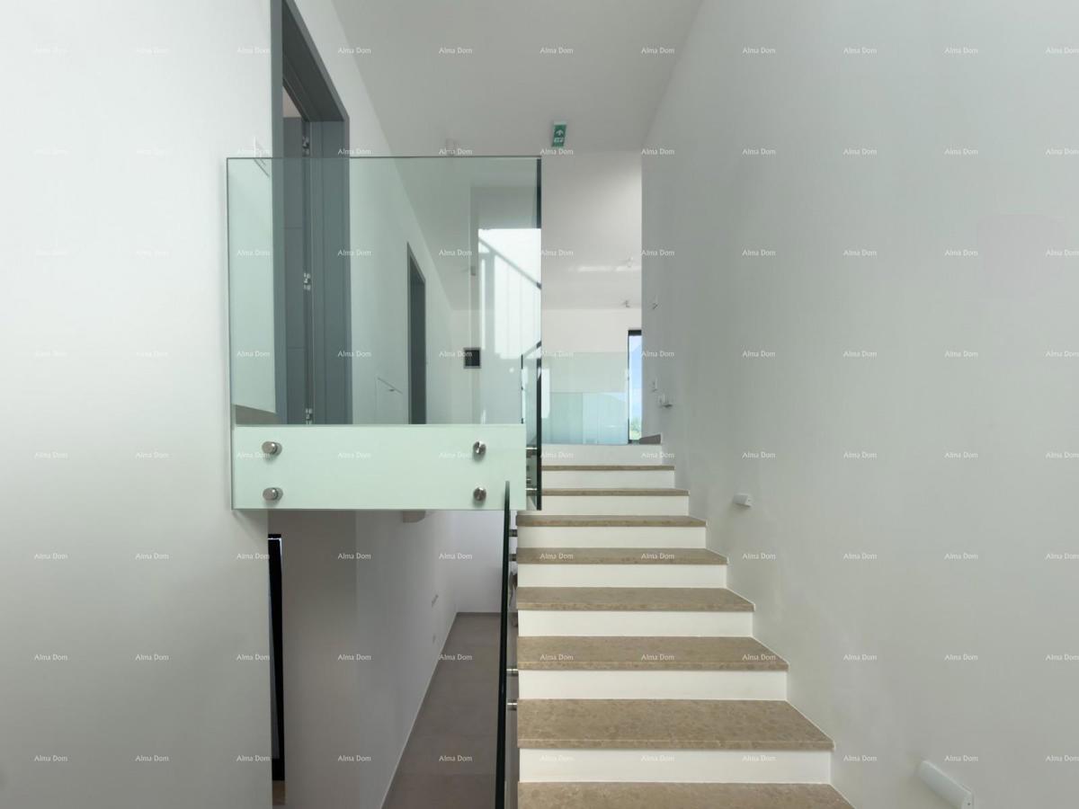 Nova moderna vila blizu morja!