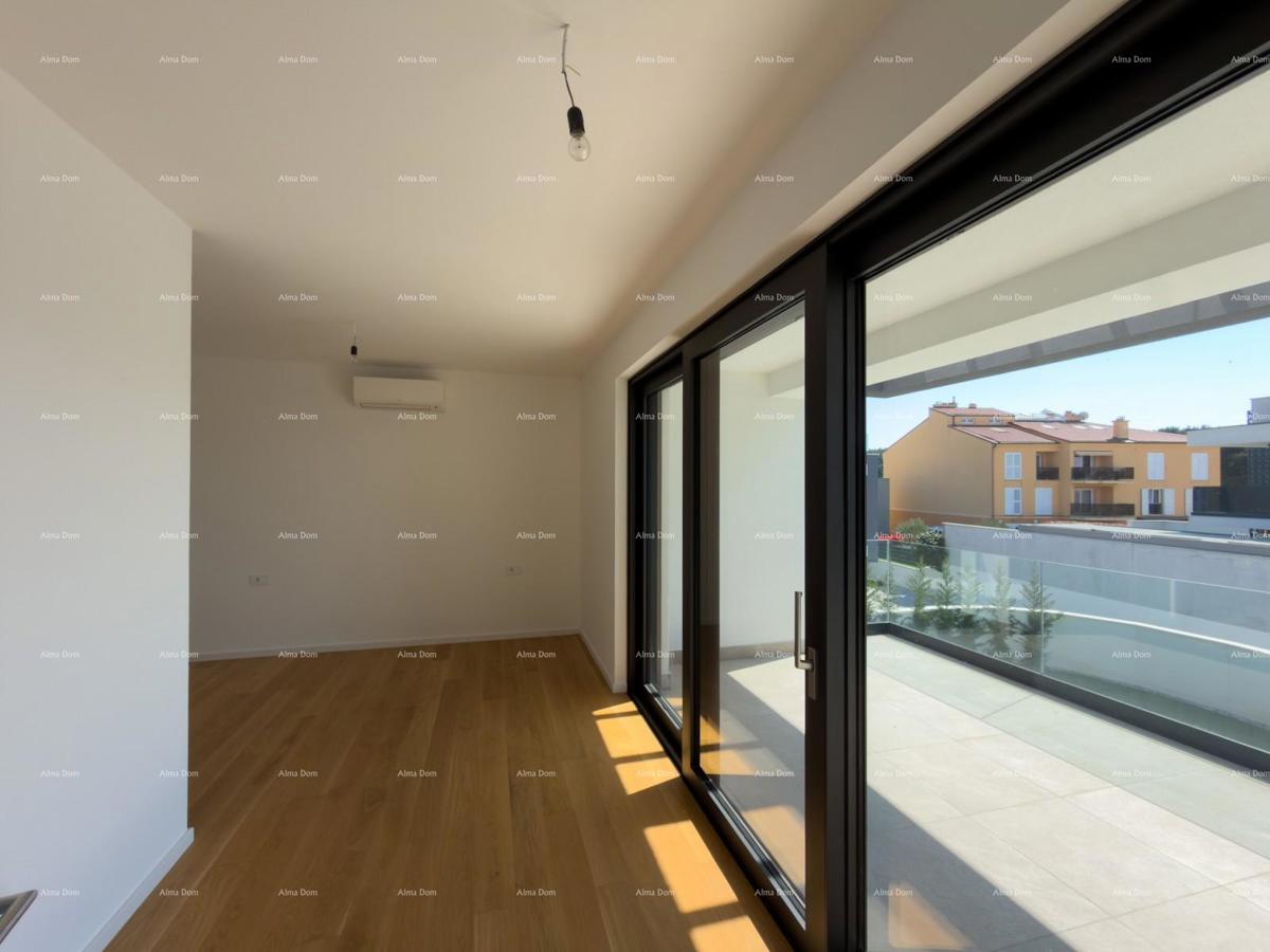 Nova moderna vila blizu morja!