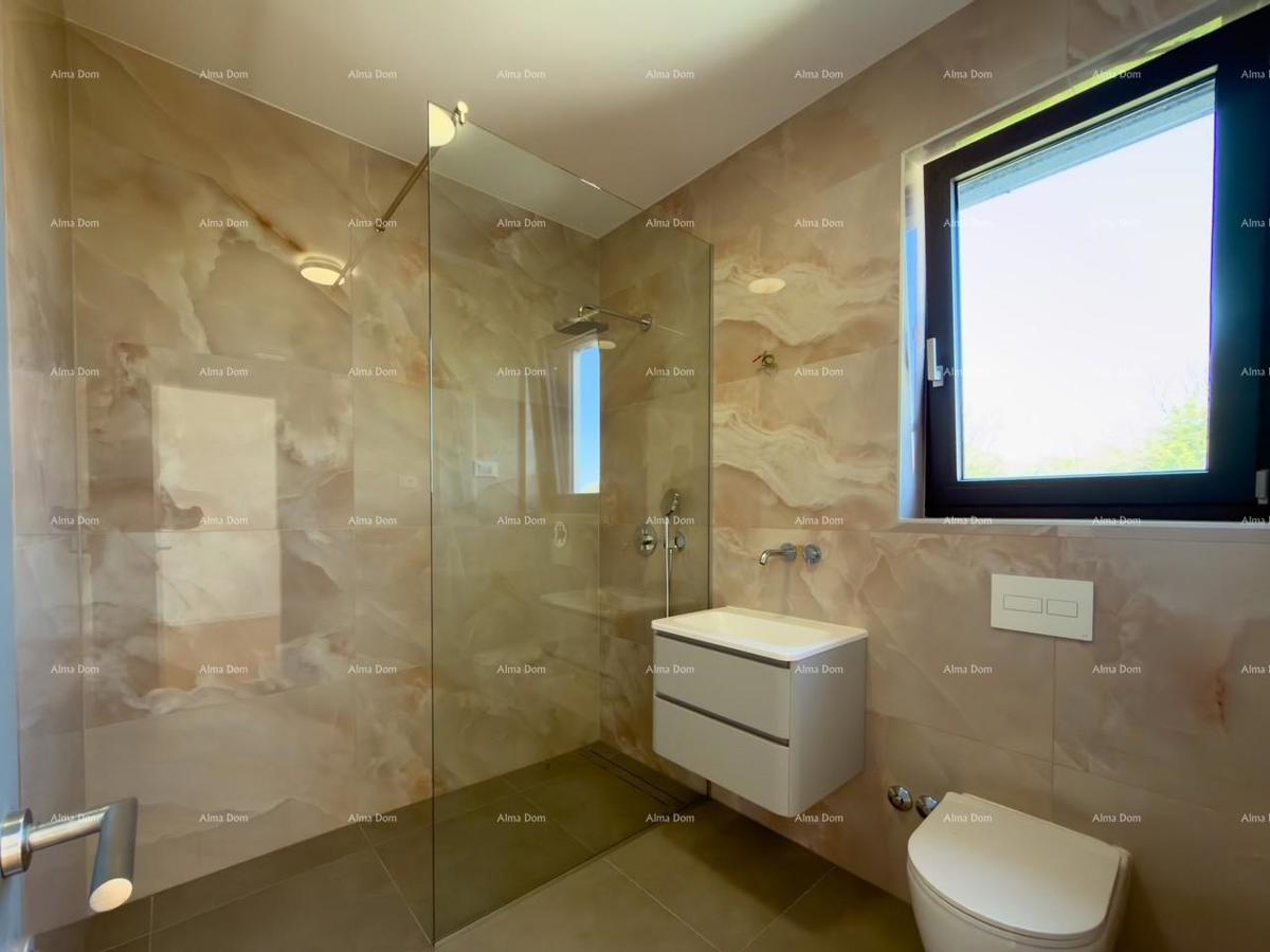 Nova moderna vila blizu morja!