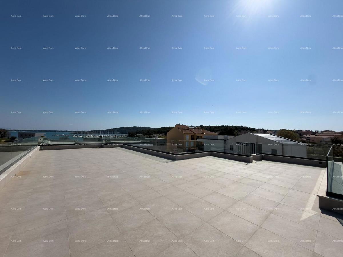 Nova moderna vila blizu morja!