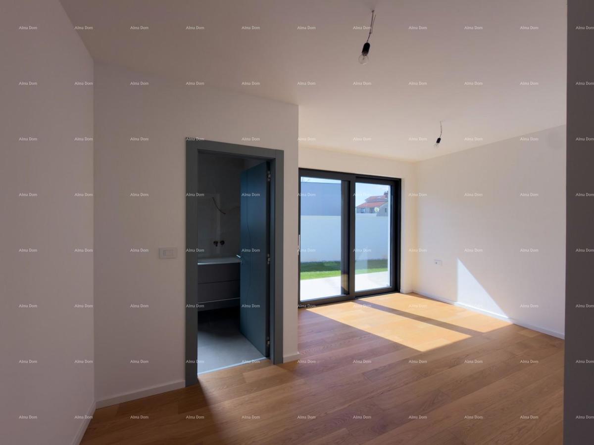 Nova moderna vila blizu morja!