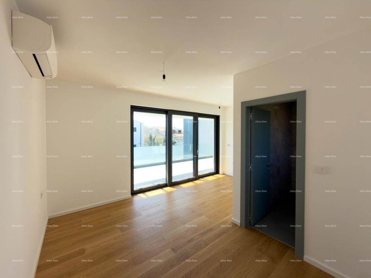 Nova moderna vila blizu morja!