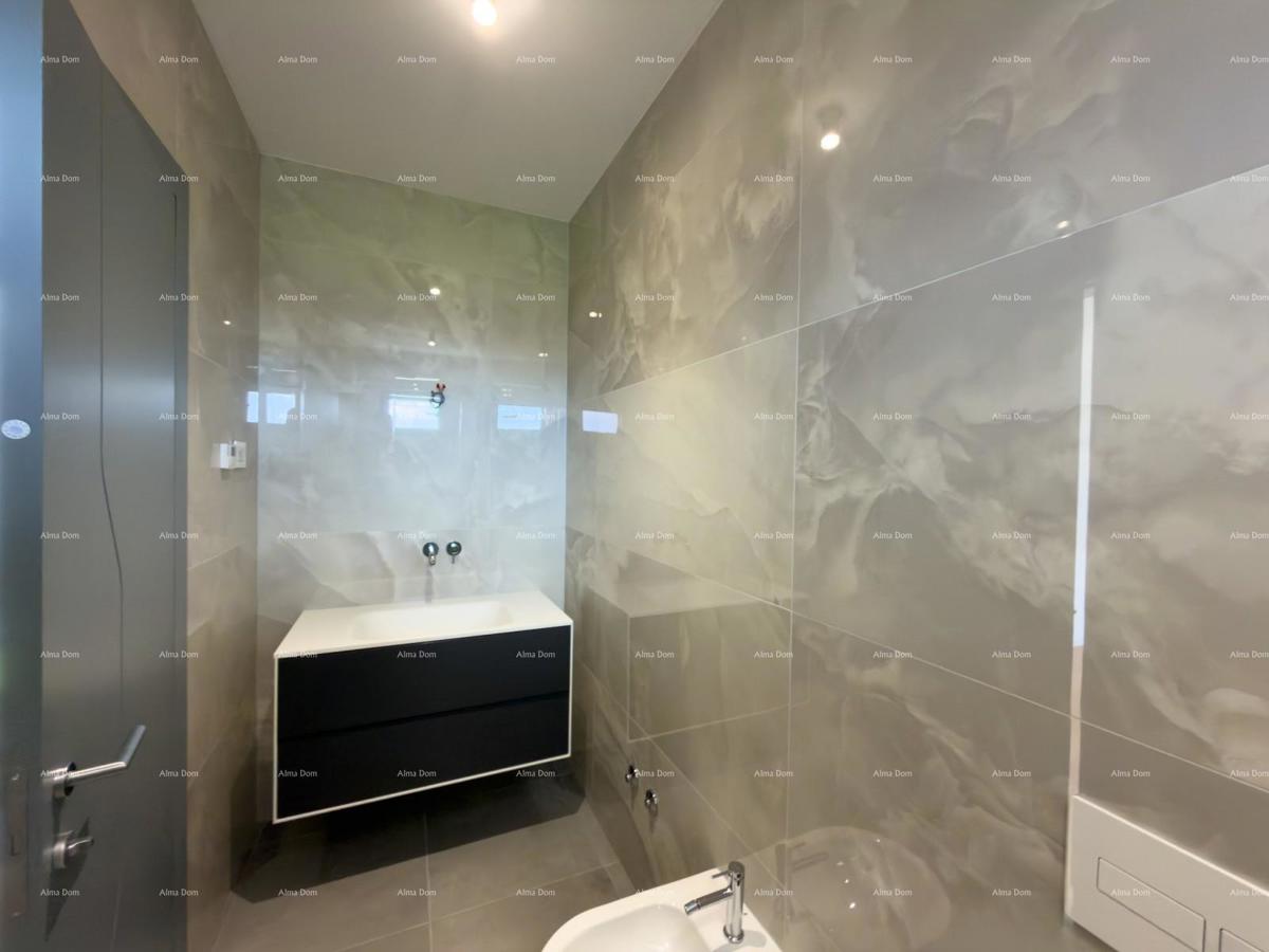 Nova moderna vila blizu morja!