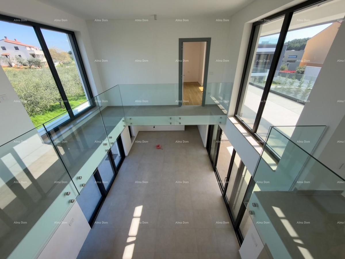 Nova moderna vila blizu morja!