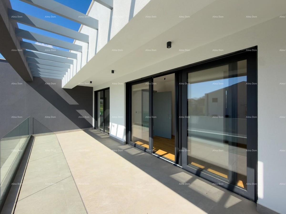 Nova moderna vila blizu morja!