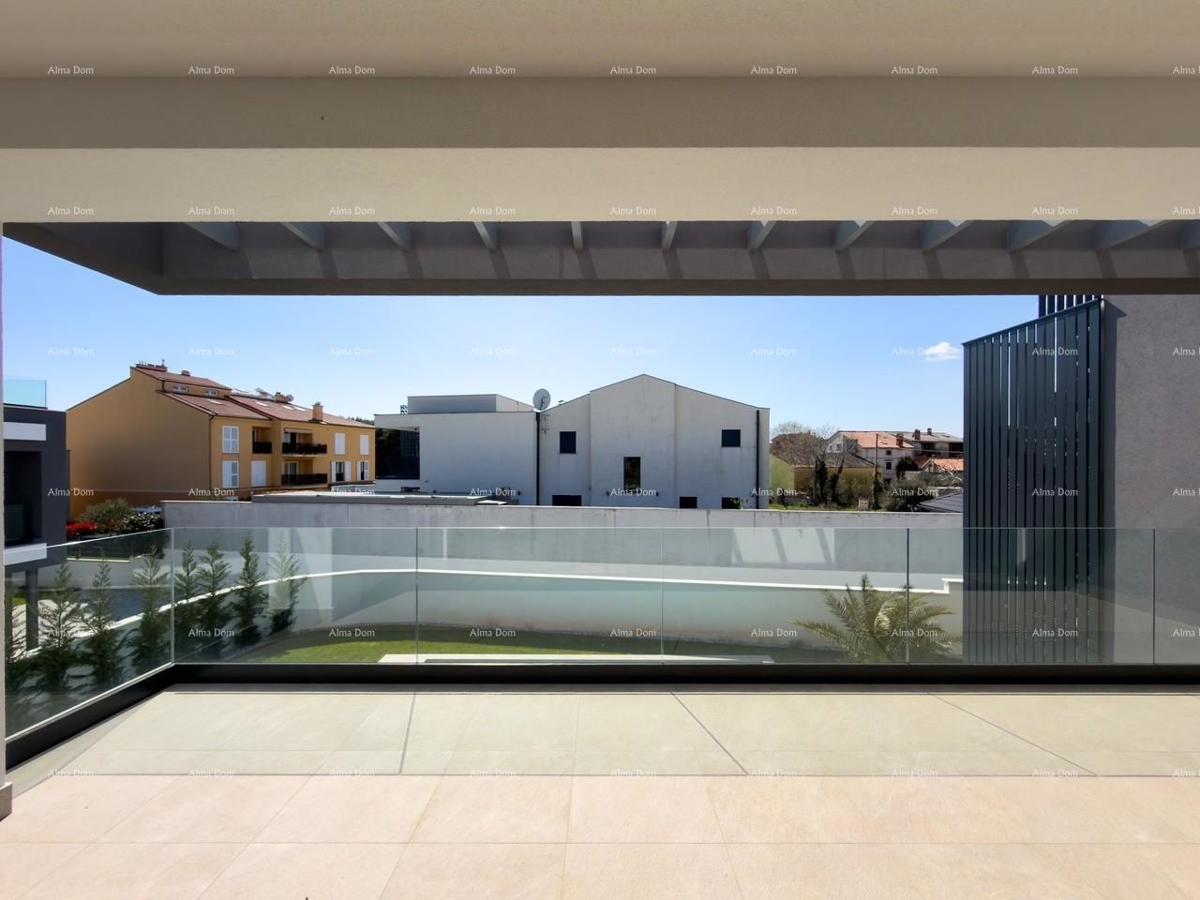 Nova moderna vila blizu morja!