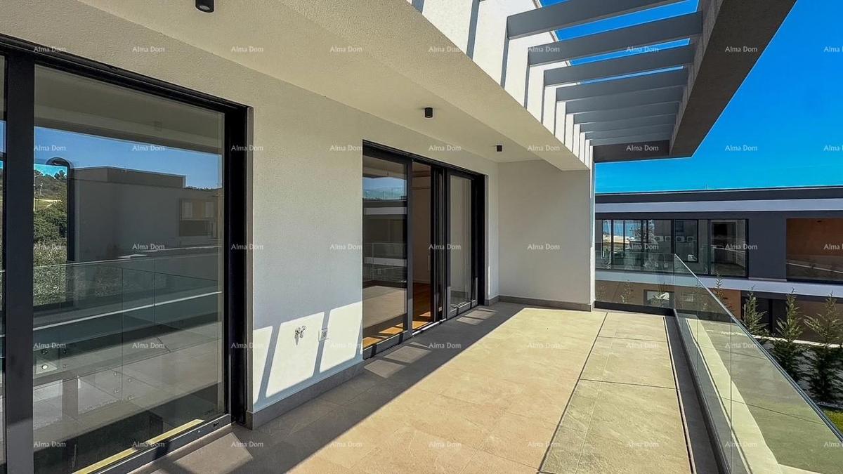 Nova moderna vila blizu morja!