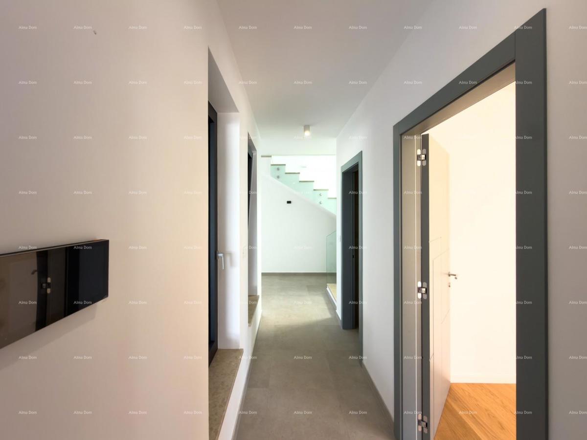 Nova moderna vila blizu morja!