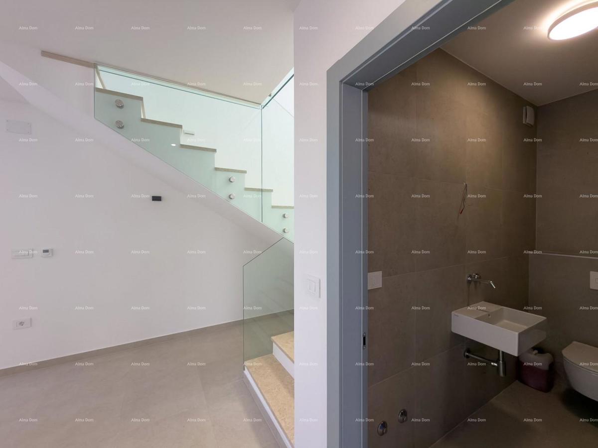 Nova moderna vila blizu morja!