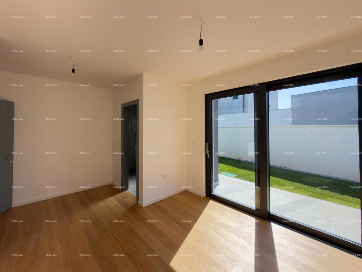 Nova moderna vila blizu morja!