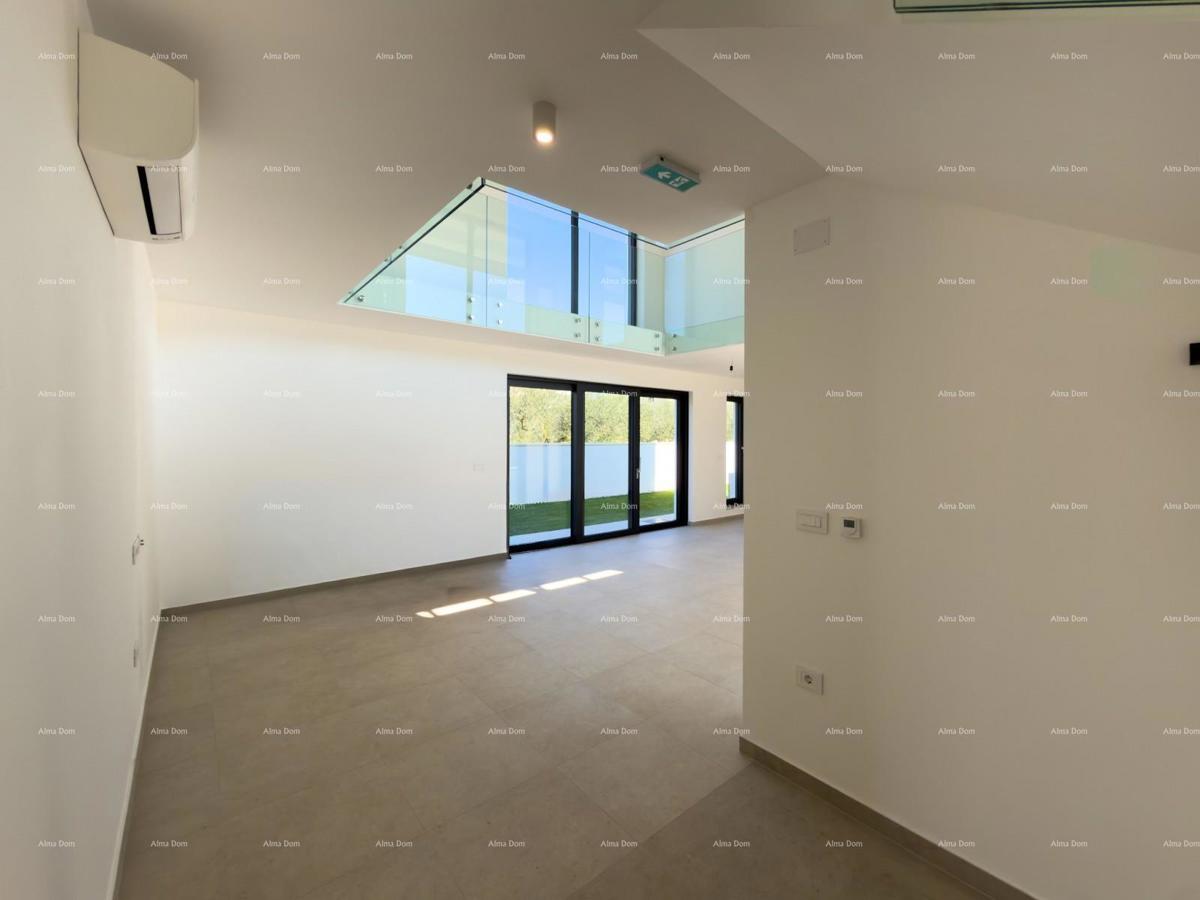 Nova moderna vila blizu morja!