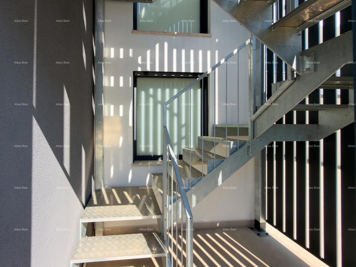 Nova moderna vila blizu morja!