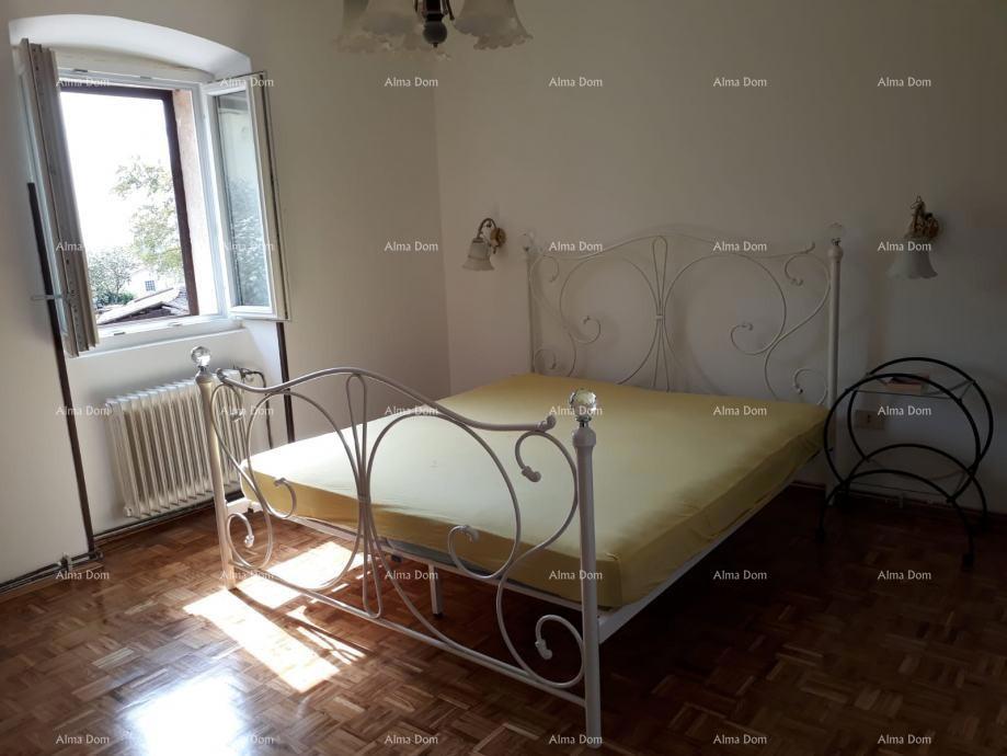 Prodajemo kameno hišo v središču Brtonigle!