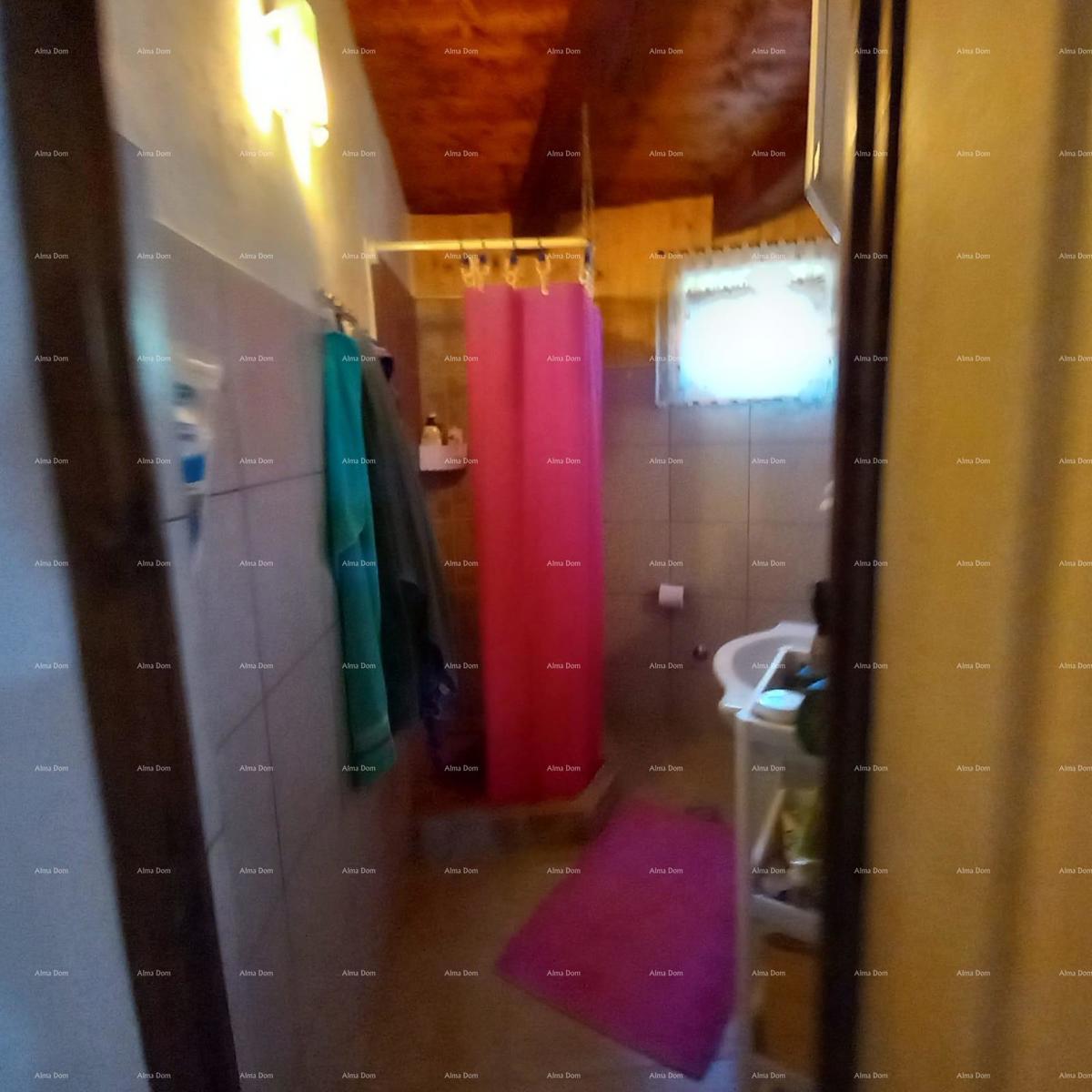 MEDULIN – AVTENTIČNA ISTRSKA HIŠA (KAŽUN) Z VRTOM, 600 M OD MORJA