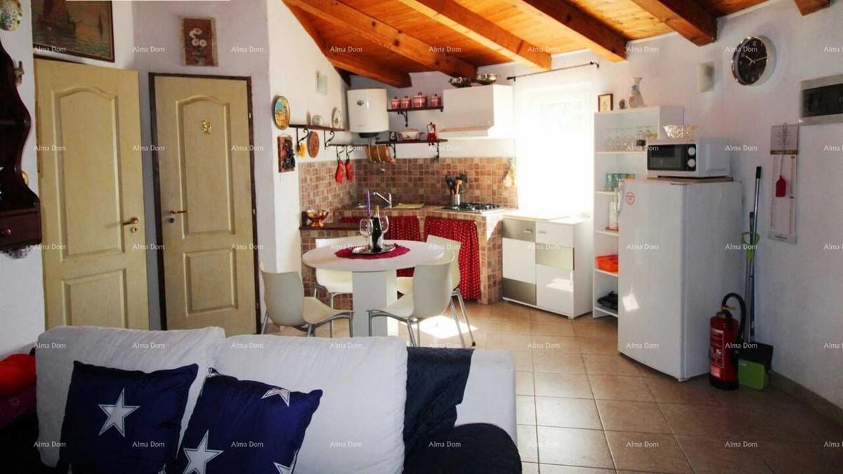 MEDULIN – AVTENTIČNA ISTRSKA HIŠA (KAŽUN) Z VRTOM, 600 M OD MORJA