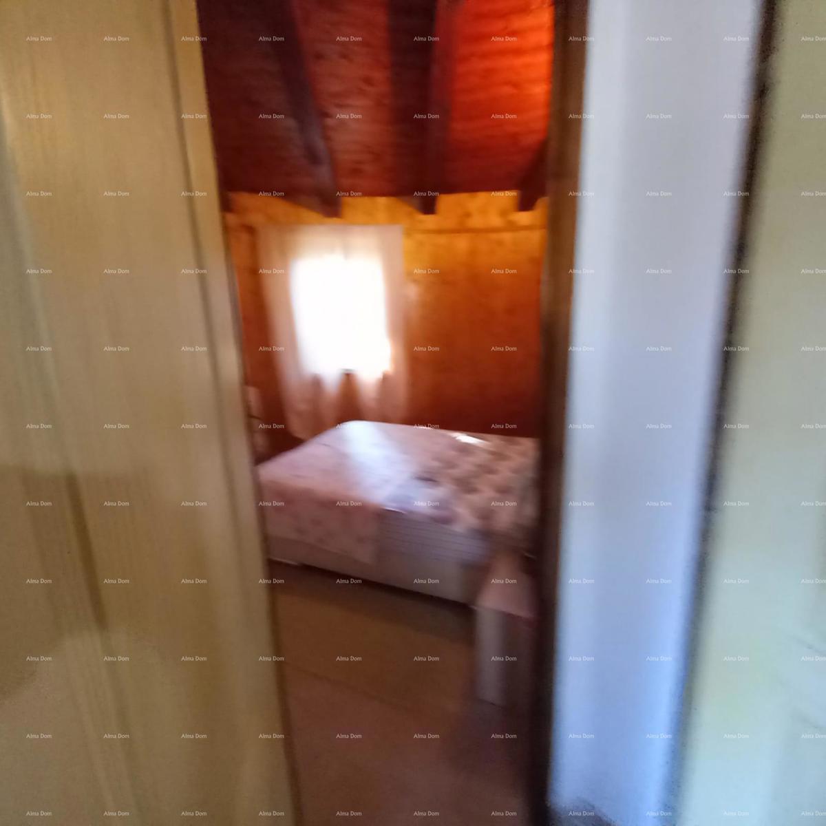 MEDULIN – AVTENTIČNA ISTRSKA HIŠA (KAŽUN) Z VRTOM, 600 M OD MORJA