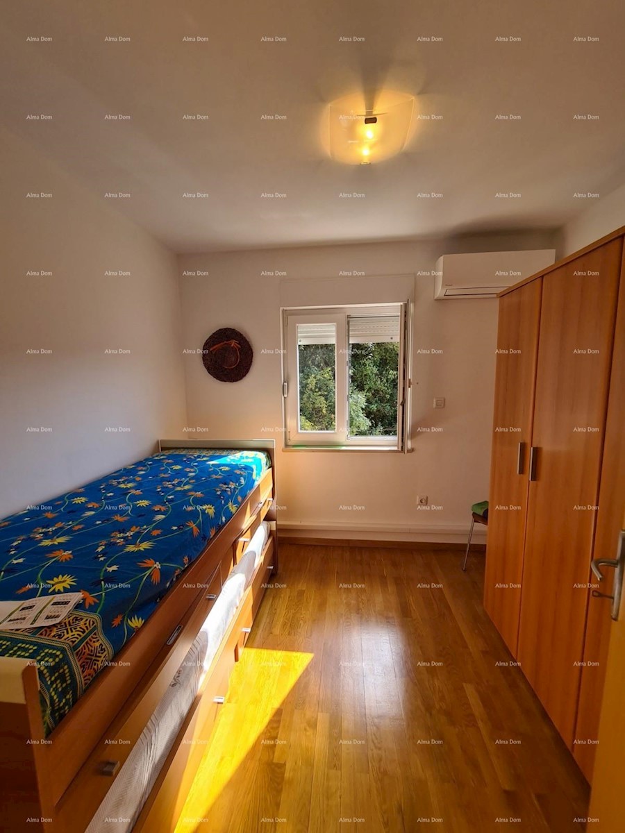 Apartma z odprtim pogledom na zaliv in morje.