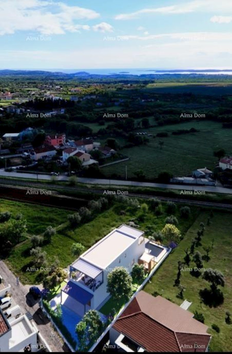 Prodamo čudovito dupleks hišo z bazenom in pogledom na morje in Brione, v Galižani